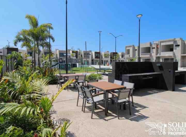 Newly Developed 4 Bedroom Townhome Las Jarretaderas Eksteriør billede